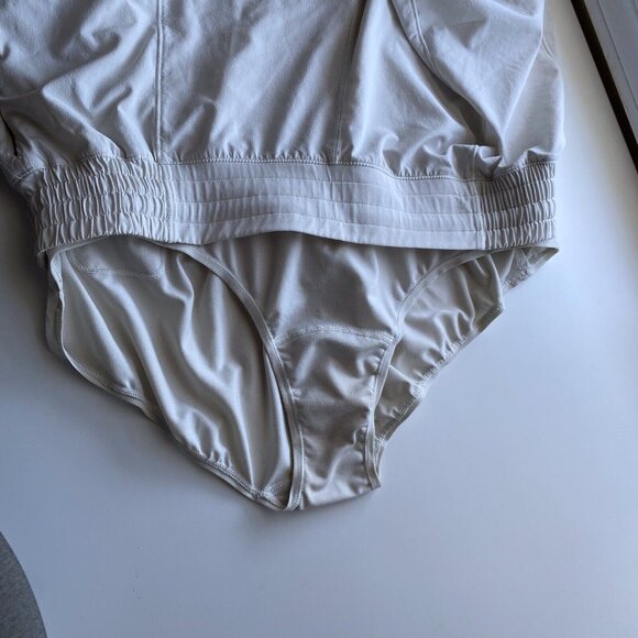 Lululemon 2023 Hotty Hot High-Rise Lined Short 4" Woman 14 Bone Swift Fabric - Picture 10 of 14